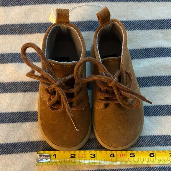 BABY GAP Boy's Toddler Size 5 Tan Suede Chukka Boots - Picture 11 of 13